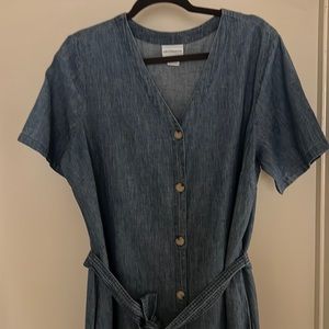 XL Liz Claiborne chambray midi dress.   Linen/cotton. Gently worn. Self tie belt